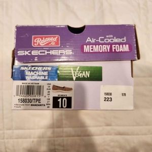 Womens skechers loafers. New size 10